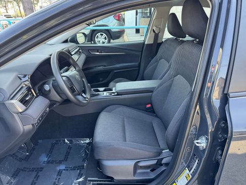 Used 2025 Toyota Camry LE FWD image 25