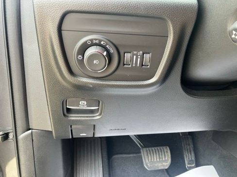 Used 2023 Jeep Grand Cherokee Limited w/ Luxury Tech Group II AWD/4WD image 15