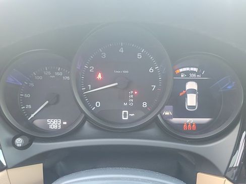 Certified 2025 Porsche Macan AWD/4WD image 30