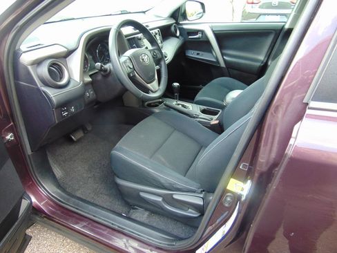 Used 2016 Toyota RAV4 XLE AWD/4WD image 2