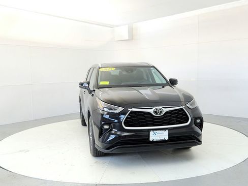 Certified 2024 Toyota Highlander XLE AWD/4WD image 8
