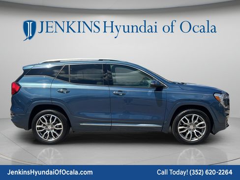 Used 2024 GMC Terrain Denali w/ Denali Premium Package AWD/4WD image 2