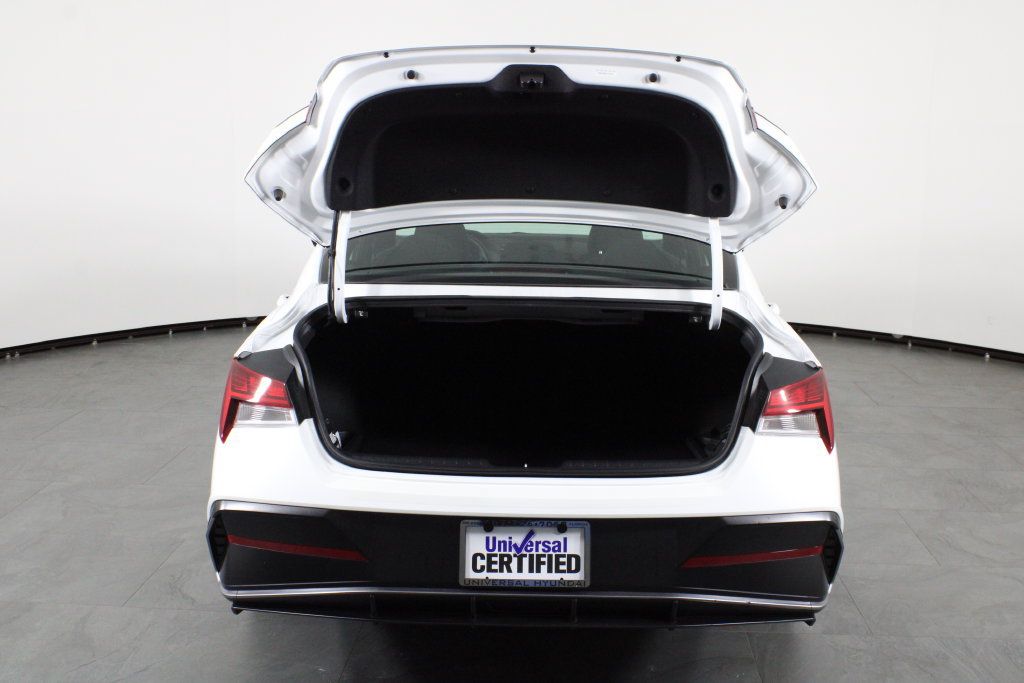 Certified 2026 Hyundai Elantra SEL Sport Premium w/ Cargo Package FWD image 17