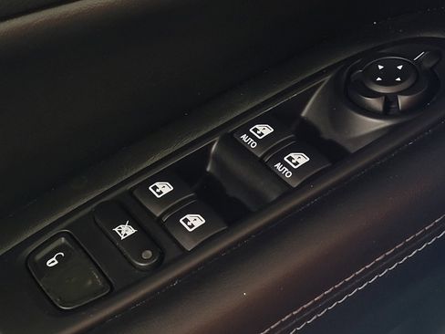 Used 2018 Jeep Compass Latitude w/ Popular Equipment Group FWD image 27