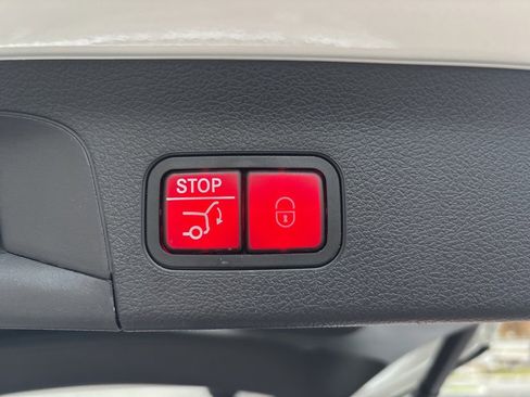 Used 2025 Mercedes-Benz GLS 450 GLS 450 image 11