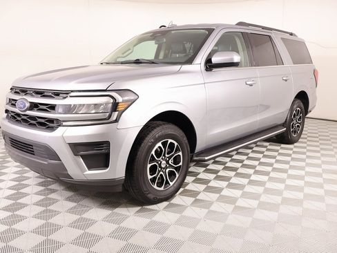 Used 2023 Ford Expedition Max XLT image 11