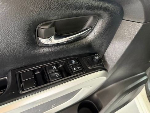 Used 2018 Nissan Titan SV RWD image 12