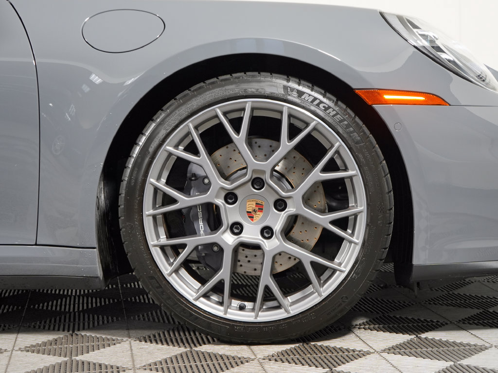 Certified 2025 Porsche 911 Carrera RWD image 19