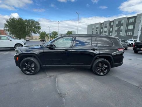 Used 2023 Jeep Grand Cherokee L Laredo AWD/4WD image 5