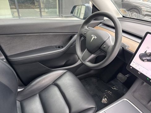 Used 2021 Tesla Model Y Long Range image 23