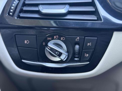 Used 2017 BMW 540i xDrive image 32