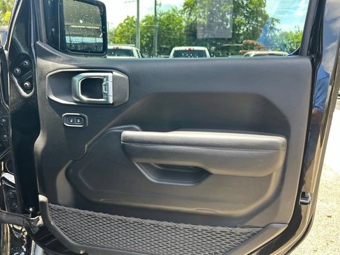 Used 2024 Jeep Wrangler Unlimited Sport AWD/4WD image 27