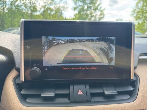 Used 2025 Toyota RAV4 XLE FWD image 22