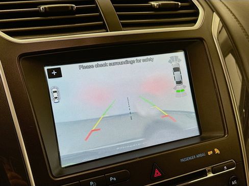 Used 2018 Ford Explorer Platinum image 23