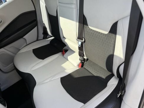 Used 2019 Jeep Compass Latitude image 9