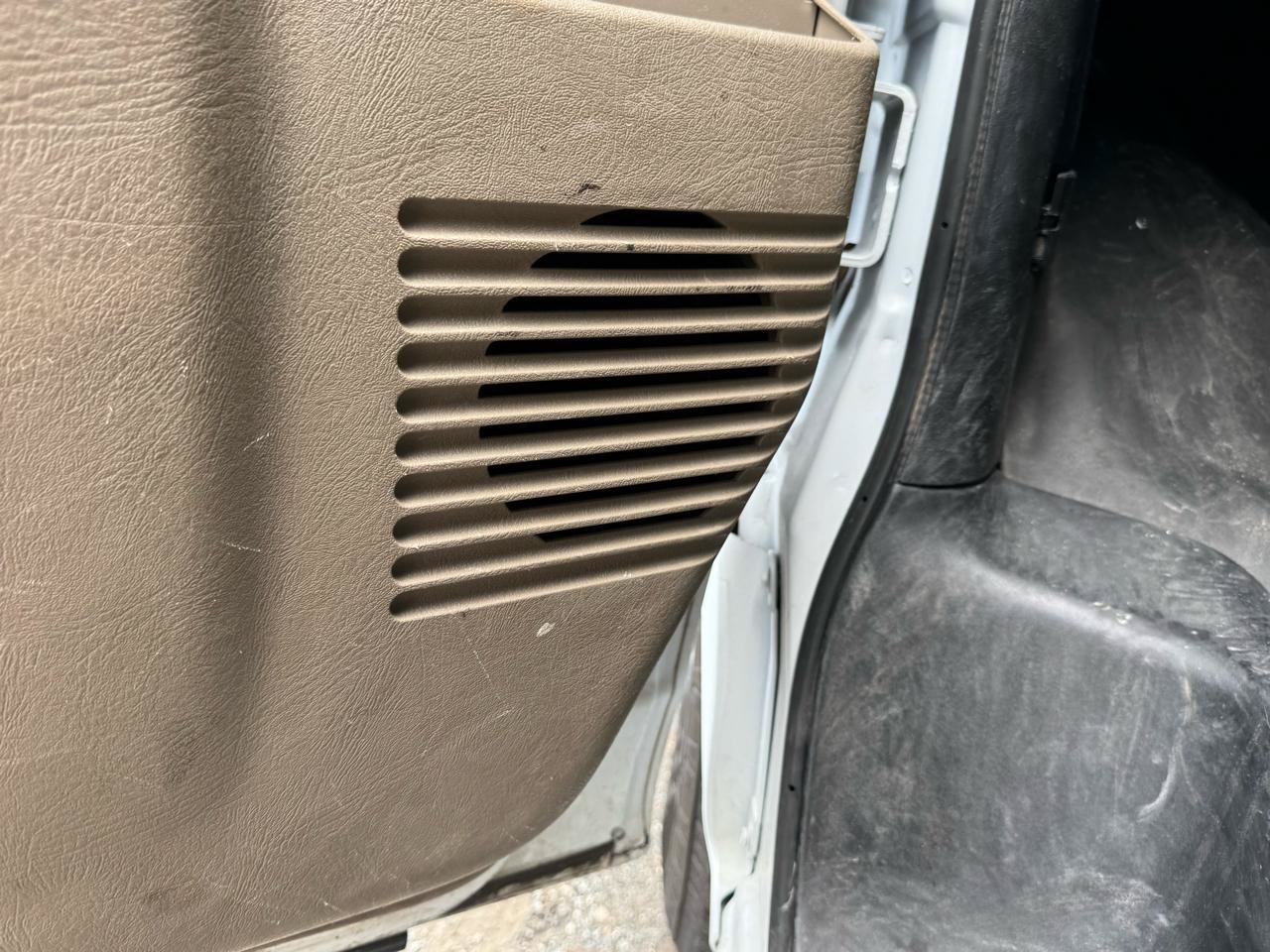 Used 2021 Chevrolet Express 2500 RWD image 18