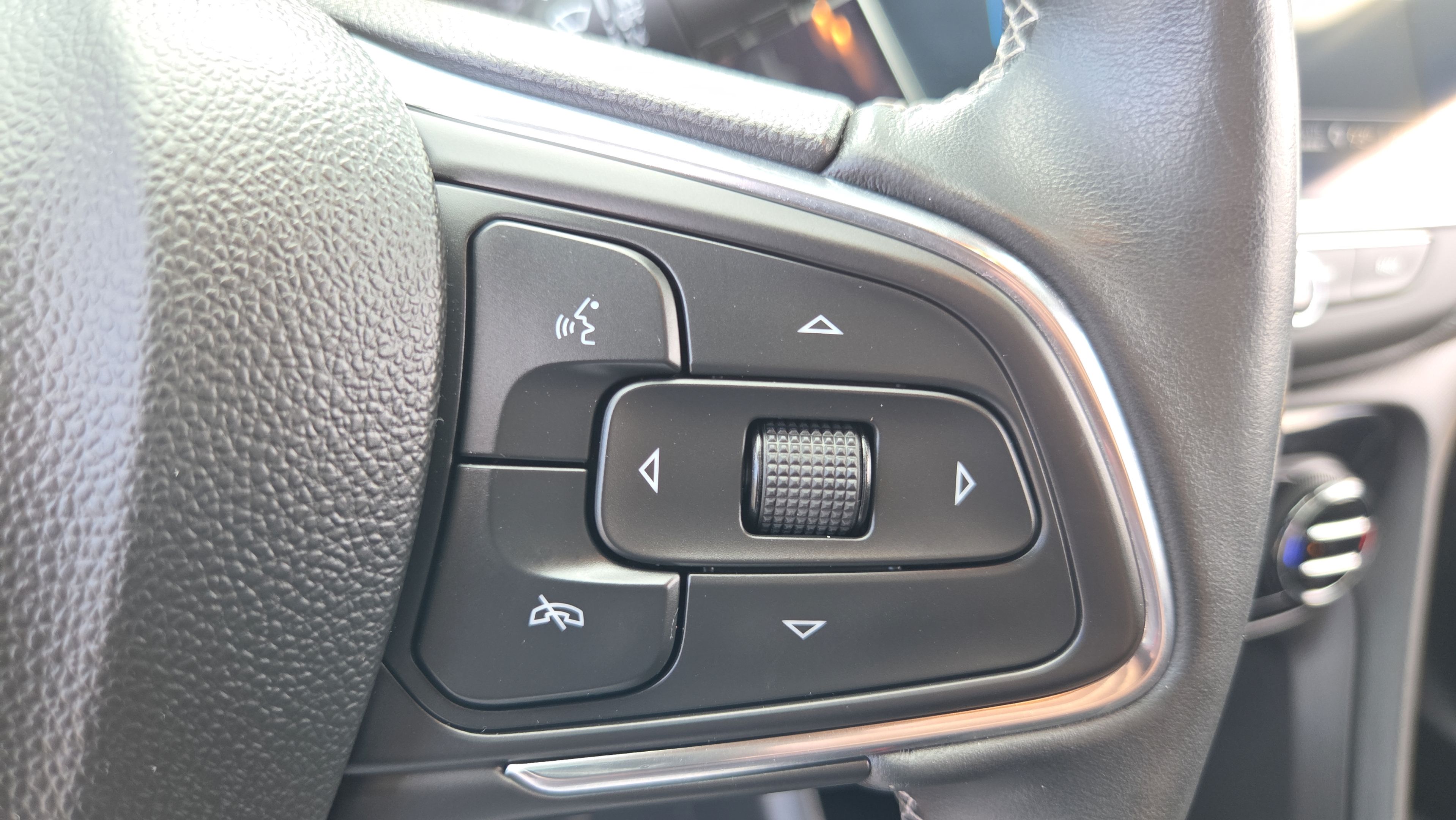 Used 2023 Buick Encore GX Essence w/ Experience Buick Package FWD image 26