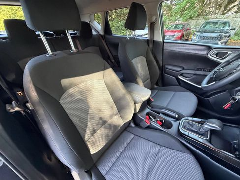 Used 2025 Kia Soul LX w/ LX Technology Package FWD image 29