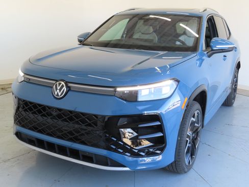 New 2026 Volkswagen Tiguan SEL R-Line image 9