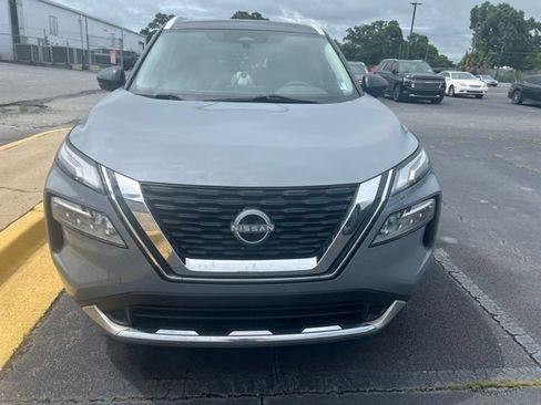 Used 2023 Nissan Rogue Platinum FWD image 2