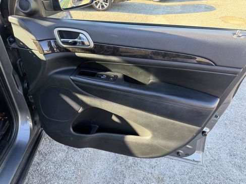 Used 2012 Jeep Grand Cherokee Laredo RWD image 15