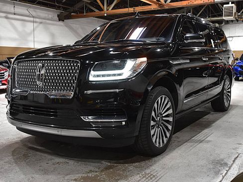 Used 2018 Lincoln Navigator L Reserve w/ Technology Package AWD/4WD image 3