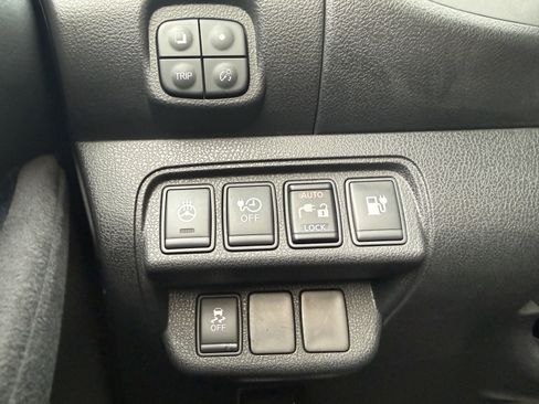 Used 2017 Nissan Leaf SV w/ Protection Package image 24