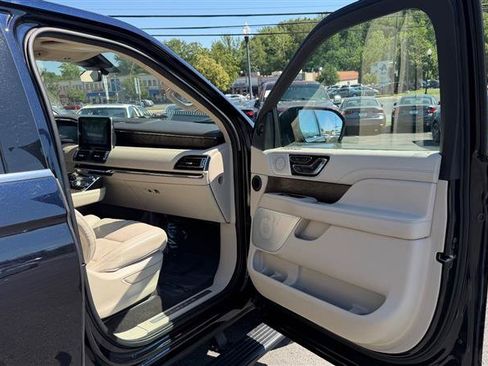 Used 2021 Lincoln Navigator Reserve w/ Luxury Package AWD/4WD image 33