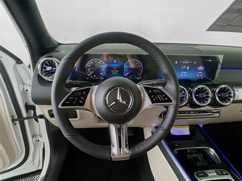 Used 2025 Mercedes-Benz GLB 250 GLB 250 image 11