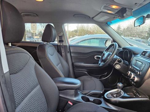 Used 2016 Kia Soul + image 8