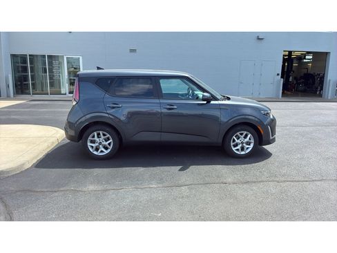Used 2025 Kia Soul LX w/ LX Technology Package FWD image 7