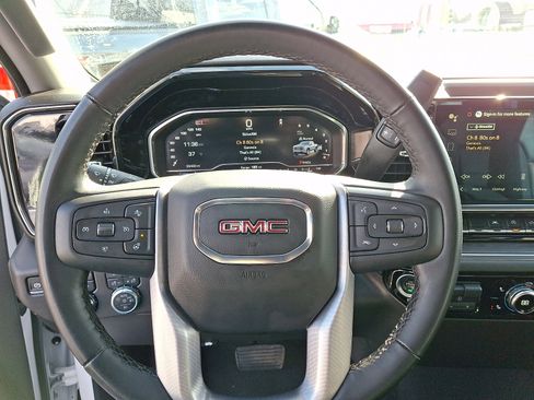 Certified 2025 GMC Sierra 1500 SLT image 21