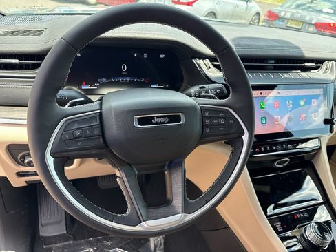 New 2026 Jeep Grand Cherokee Limited w/ Luxury Tech Group II AWD/4WD image 12