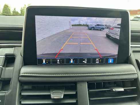 Used 2021 GMC Yukon SLT w/ SLT Premium Package AWD/4WD image 29