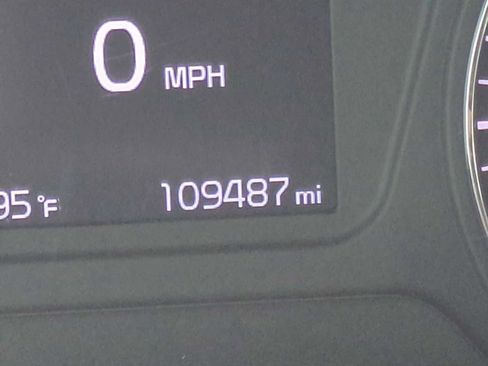 Used 2019 Kia Sorento FWD image 12