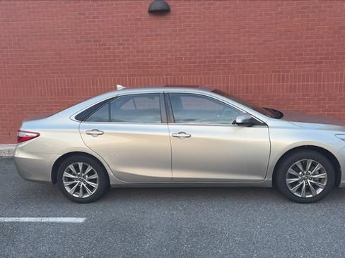 Used 2017 Toyota Camry XLE w/ Moonroof Package FWD image 2