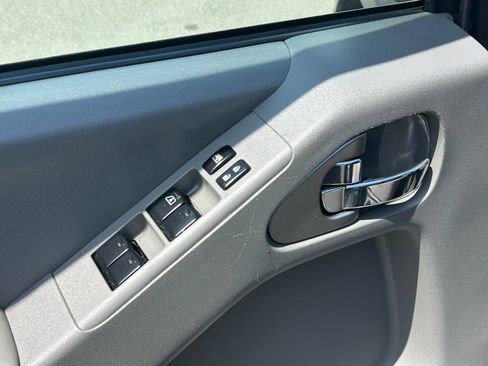 Used 2021 Nissan Frontier SV RWD image 12