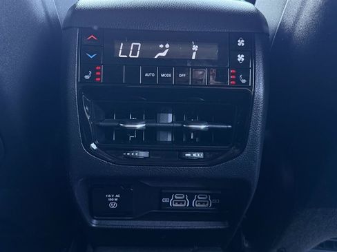 Used 2023 Jeep Grand Cherokee L Limited w/ Black Appearance Package AWD/4WD image 43