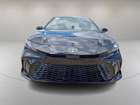 Used 2025 Toyota Camry SE FWD image 3