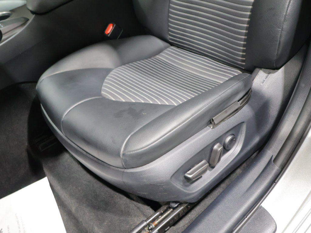 Used 2023 Toyota Camry SE w/ Convenience Package FWD image 12