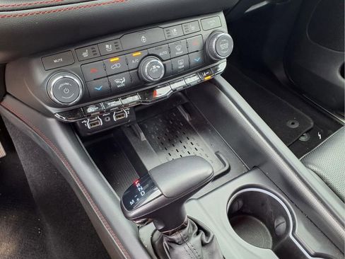 Used 2025 Dodge Durango GT AWD/4WD image 11