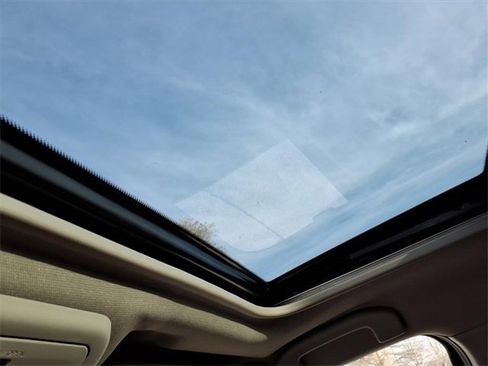 Certified 2024 Nissan Frontier SL image 15