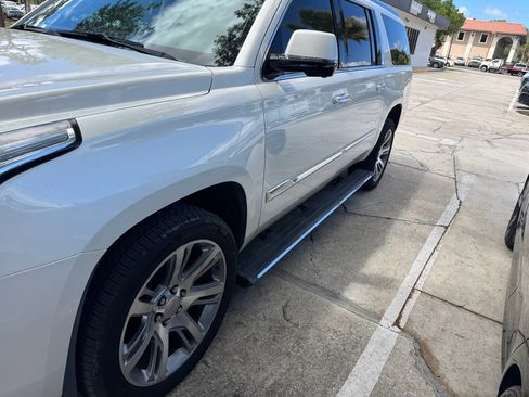 Used 2015 Cadillac Escalade ESV Premium image 2