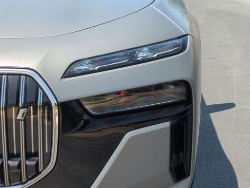 Used 2025 BMW i7 xDrive60 w/ Executive Package image 6