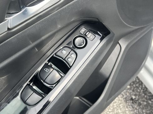 Used 2024 Nissan Altima 2.5 SR FWD image 15