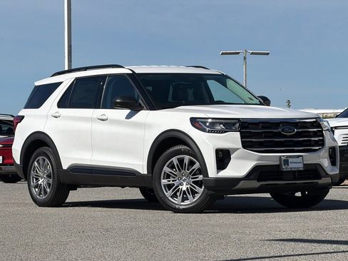 Used 2026 Ford Explorer Active w/ Active Comfort Package AWD/4WD image 2