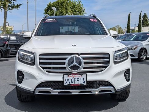 Used 2026 Mercedes-Benz GLB 250 4MATIC image 2