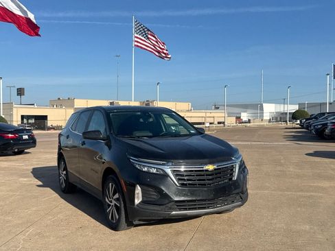 Used 2023 Chevrolet Equinox LT FWD image 2
