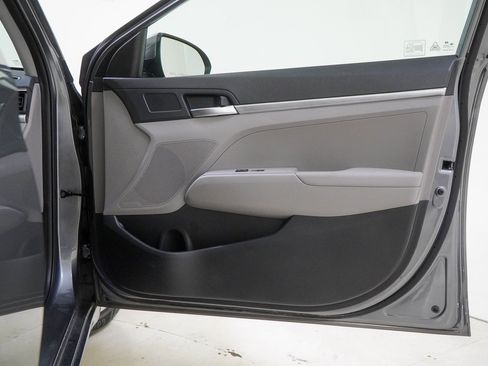 Used 2019 Hyundai Elantra SE image 33