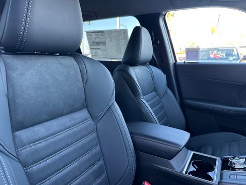 New 2025 Mitsubishi Outlander SE image 16